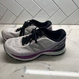Women’s New Balance 880 Tennis Shoes